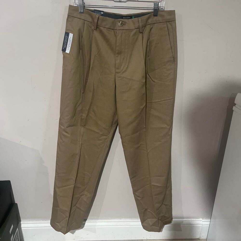 Dockers Men's Khaki and Tan Trousers